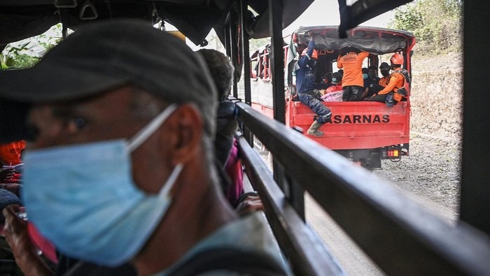 potret-evakuasi-warga-terdampak Lewotobi: Evakuasi Warga di Tengah Bencana Erupsi